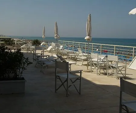 Alta La Vista מלון 3*