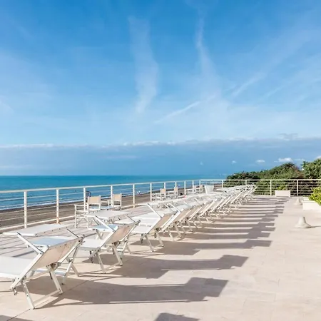 Alta La Vista Hotel 3*